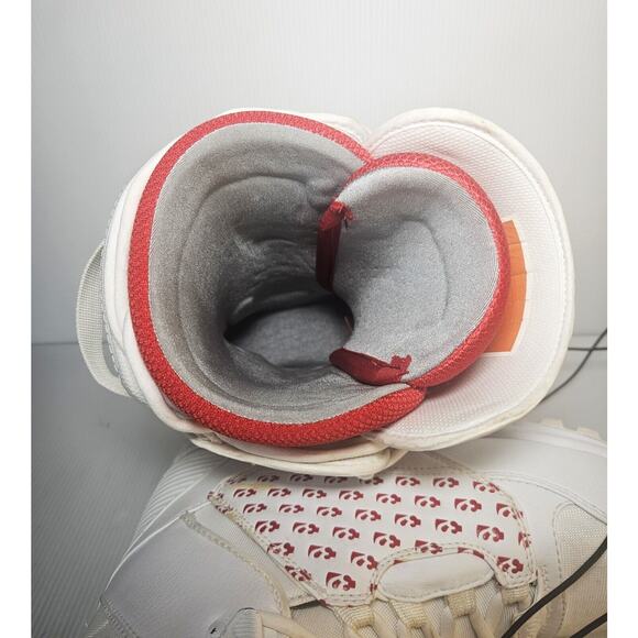 ThirtyTwo Lashed Women's Snowboard Boots Size 7.5 White with Red Gem Accents - Picture 8 of 10